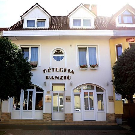 Peterfia Panzio Hotel Debrecen Exterior photo