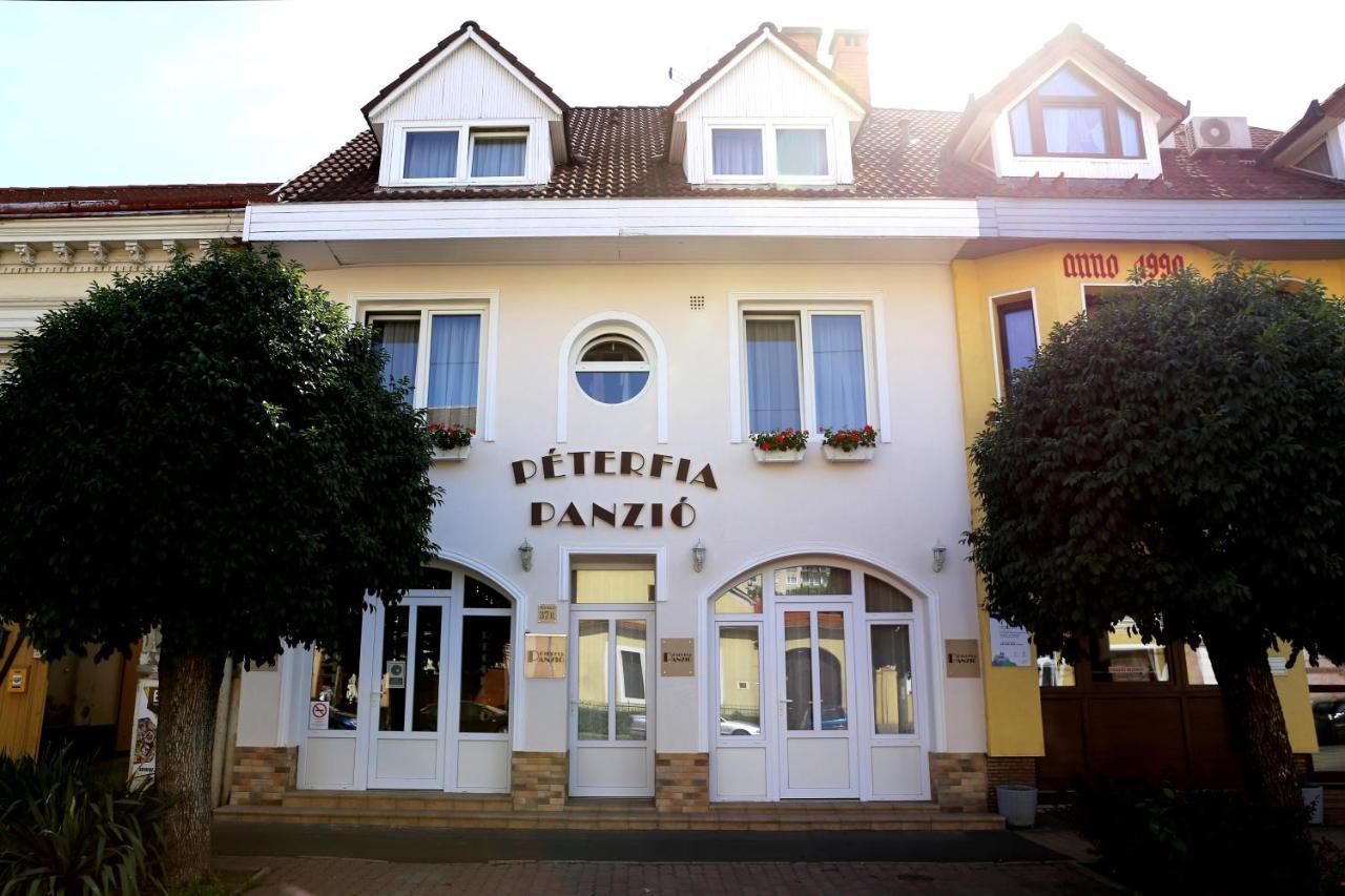 Peterfia Panzio Hotel Debrecen Exterior photo