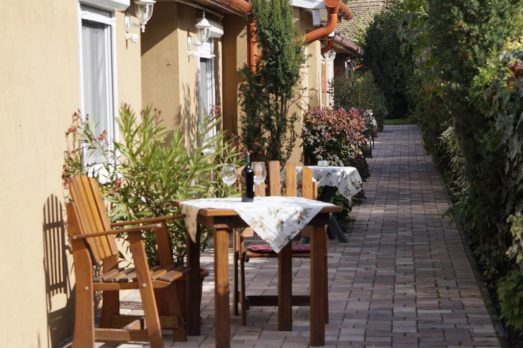 Peterfia Panzio Hotel Debrecen Exterior photo