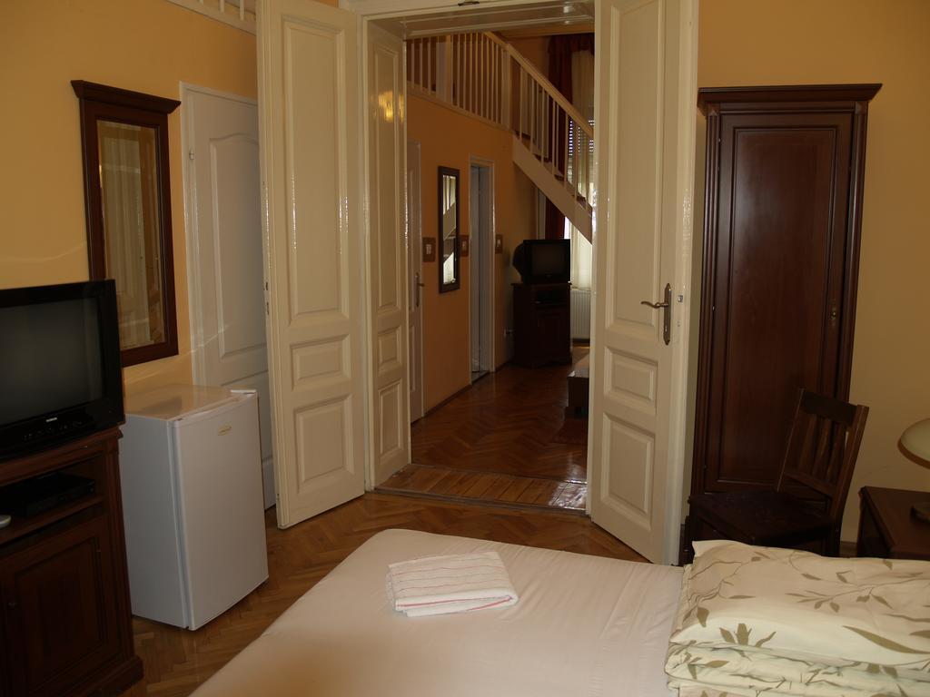 Peterfia Panzio Hotel Debrecen Room photo